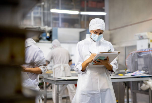 Ingeniera en alimentos registra procesos, clave para la industria, de acuerdo con Abadi Distribución de Alimentos.